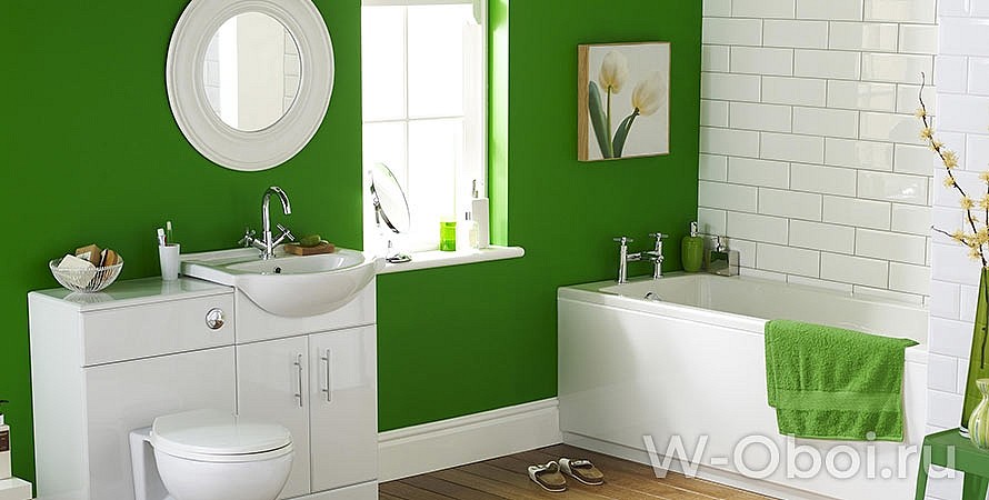 Зеленые стеклообои в ванной